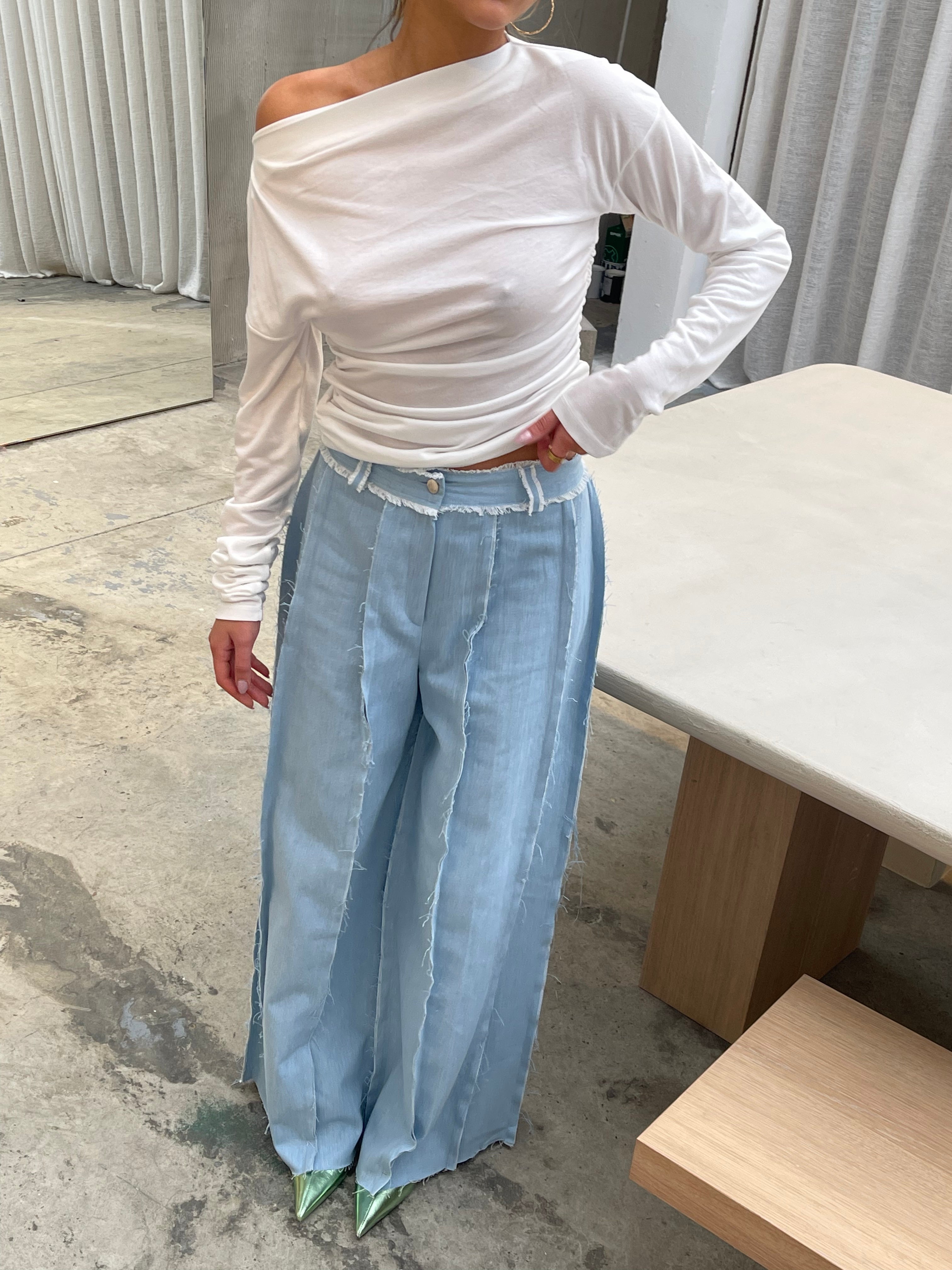 Boatneck Side Pleats Top White