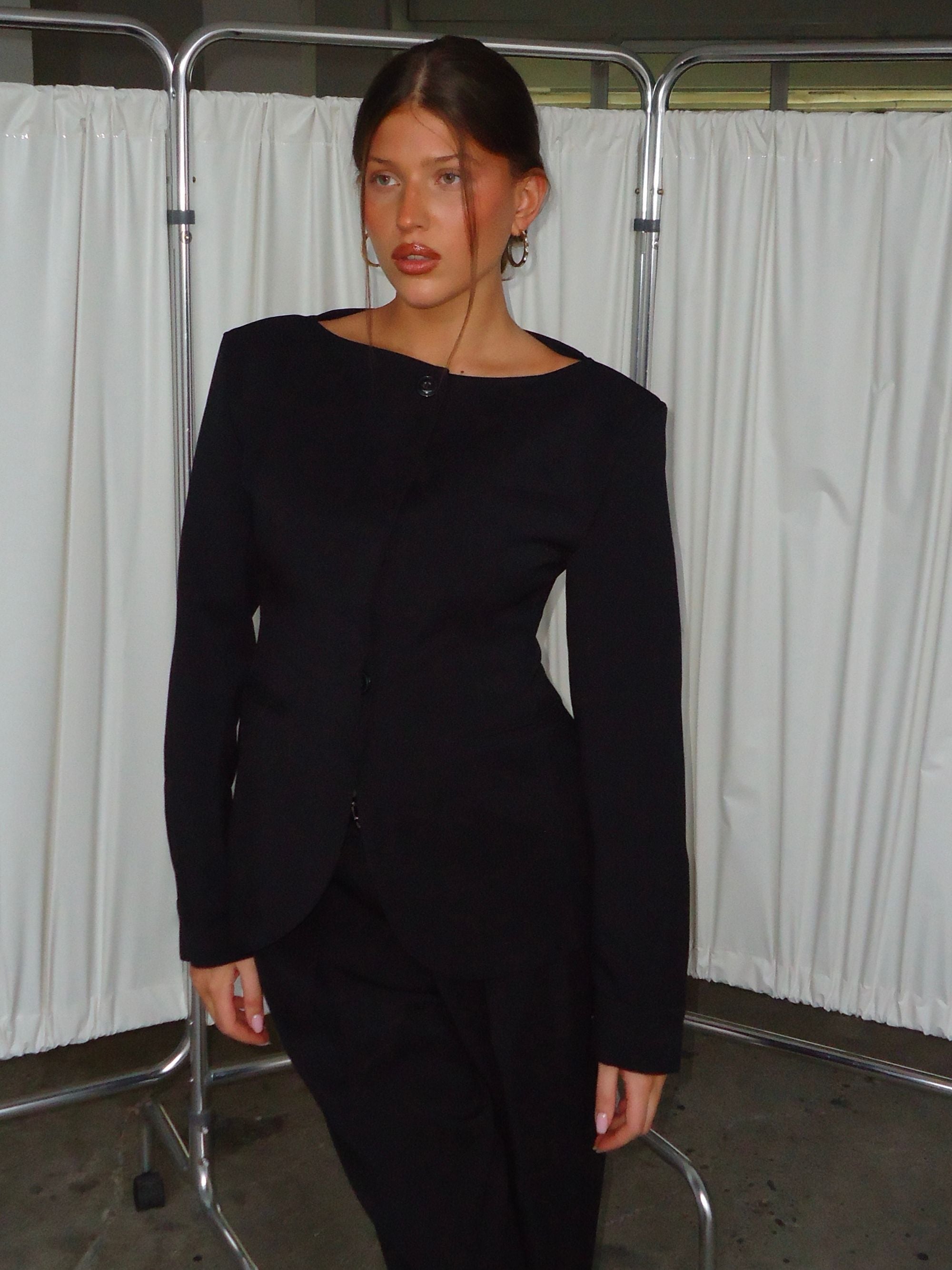 Boatneck Tailored Fitted Vest Black