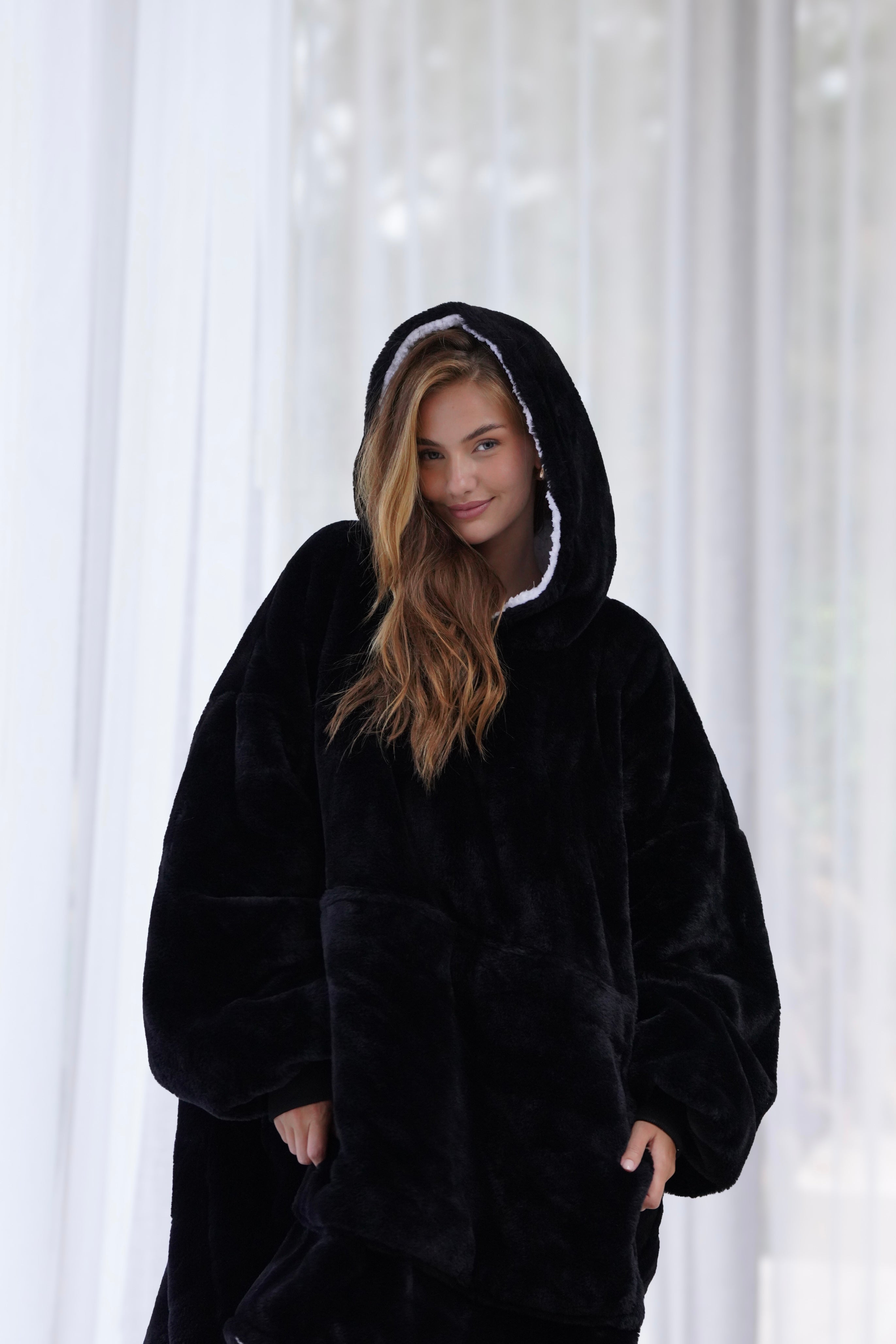 Blanket Hoodie Caviar