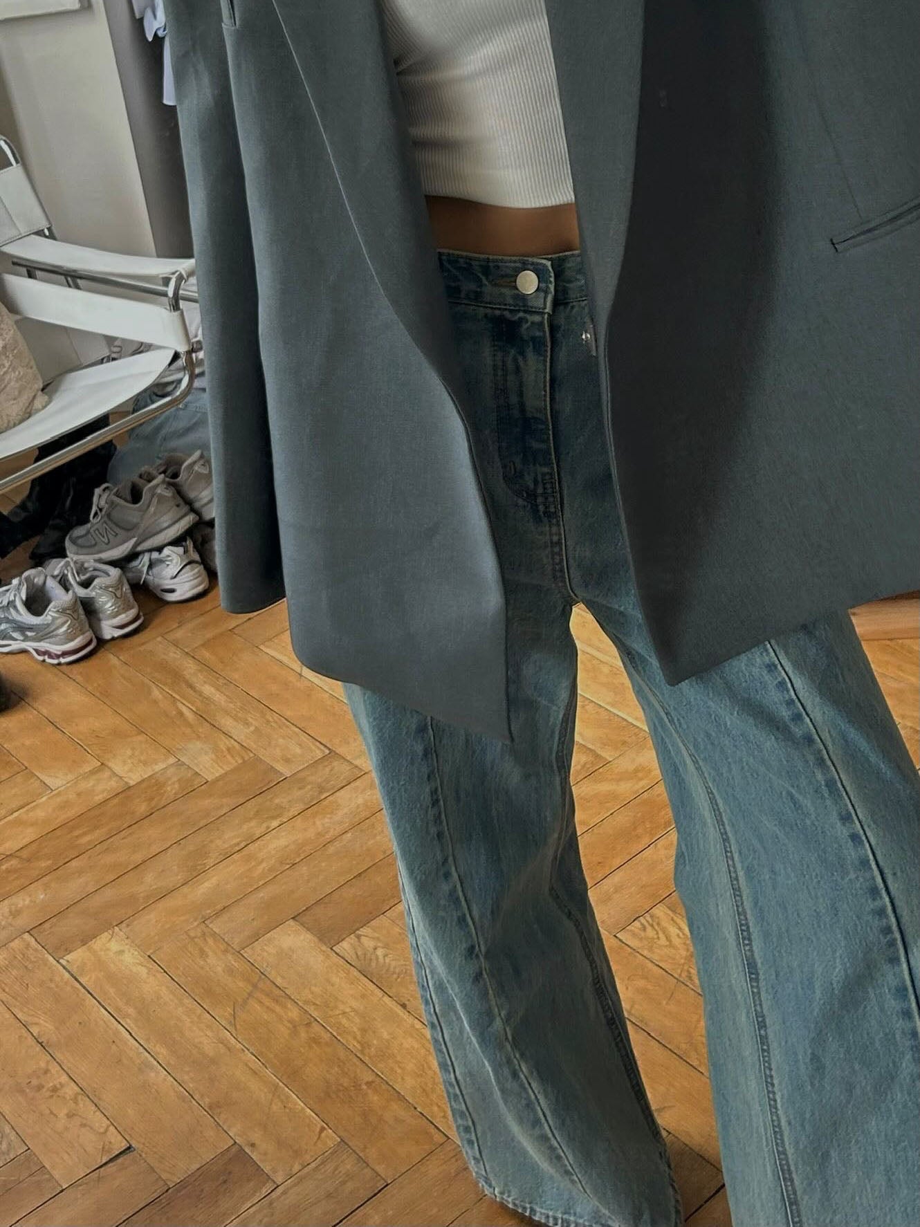 Jeans mit ausgestellten Nähten, hellblau