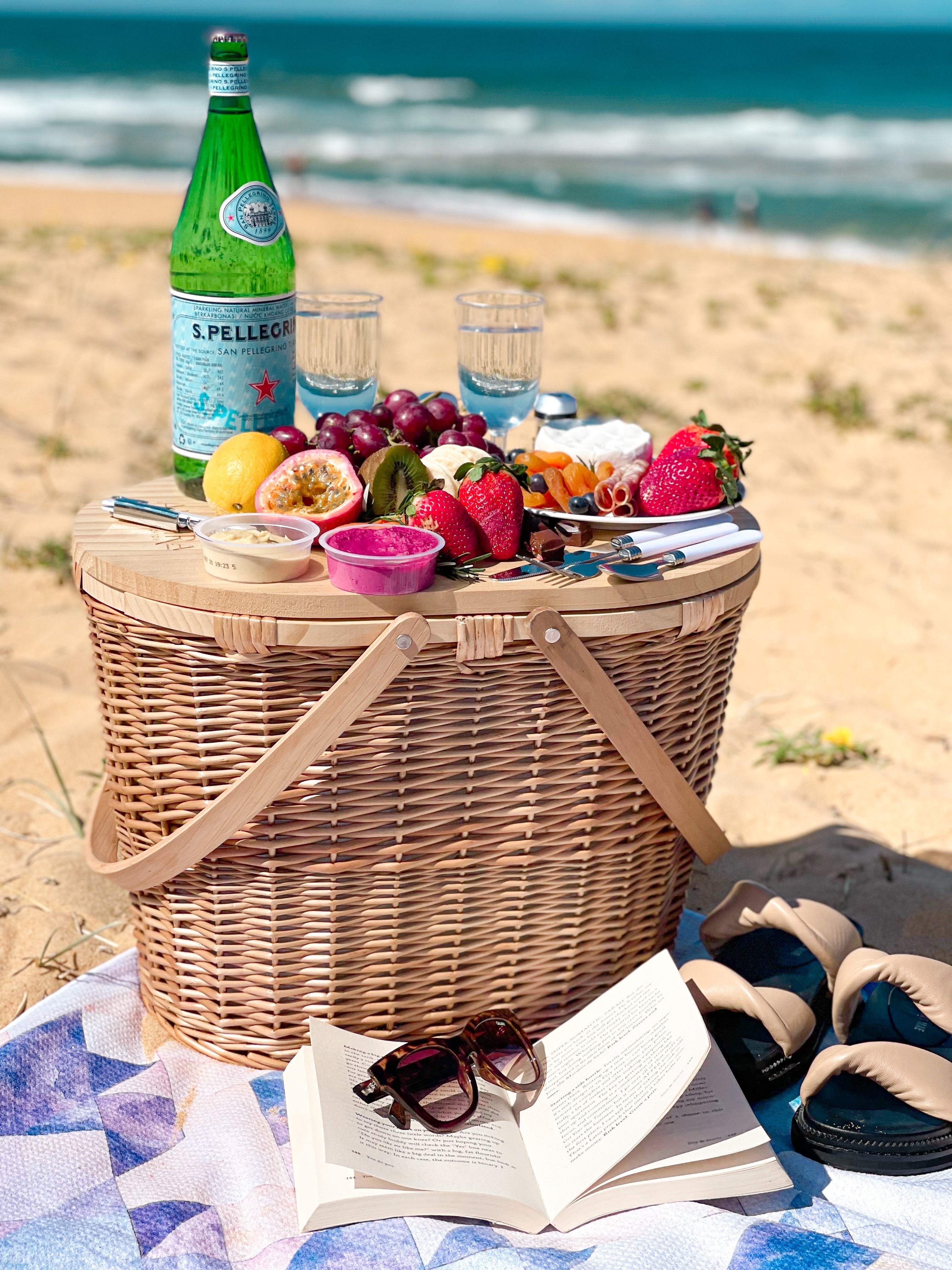 Hand Made Deluxe Oval Picnic Basket With Bonus 15pce Utensil Kit