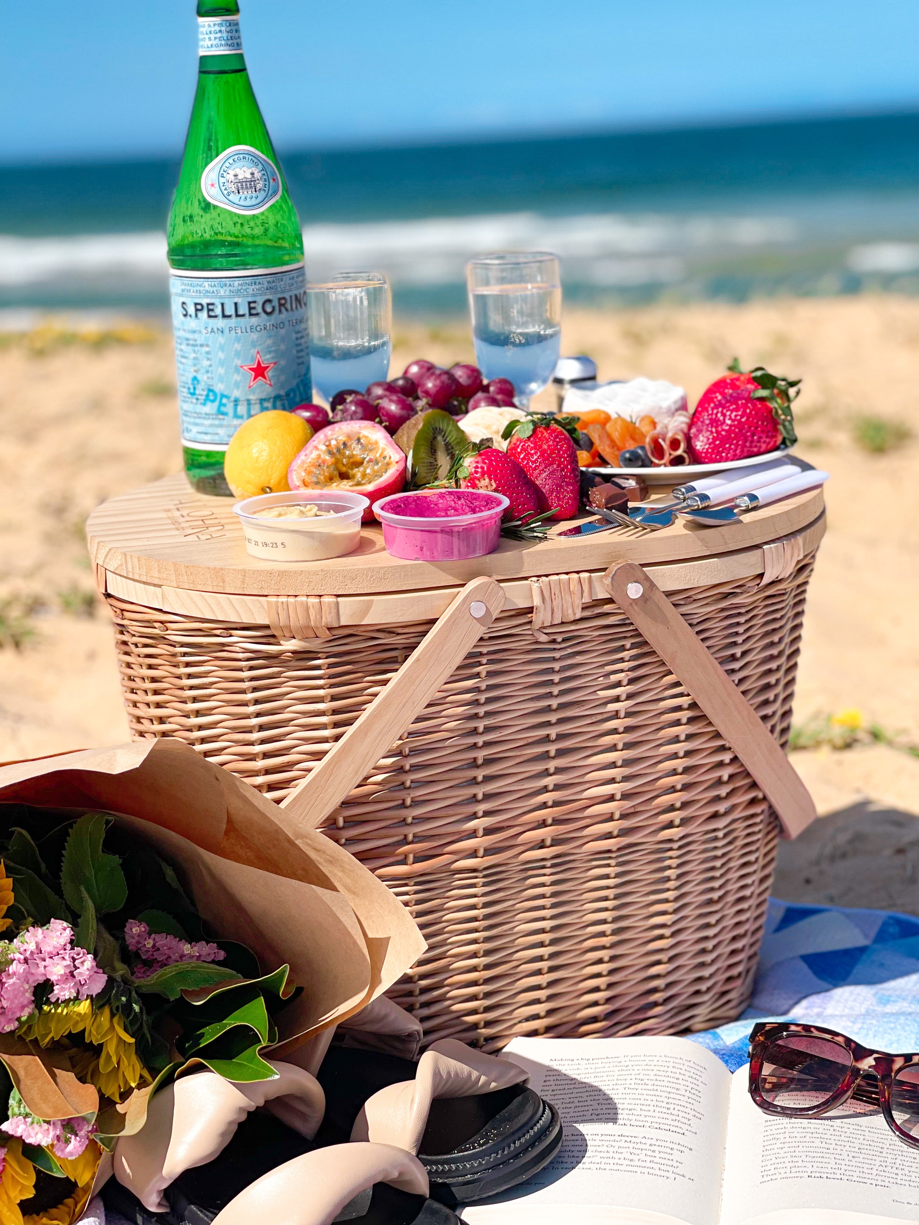 Hand Made Deluxe Oval Picnic Basket With Bonus 15pce Utensil Kit