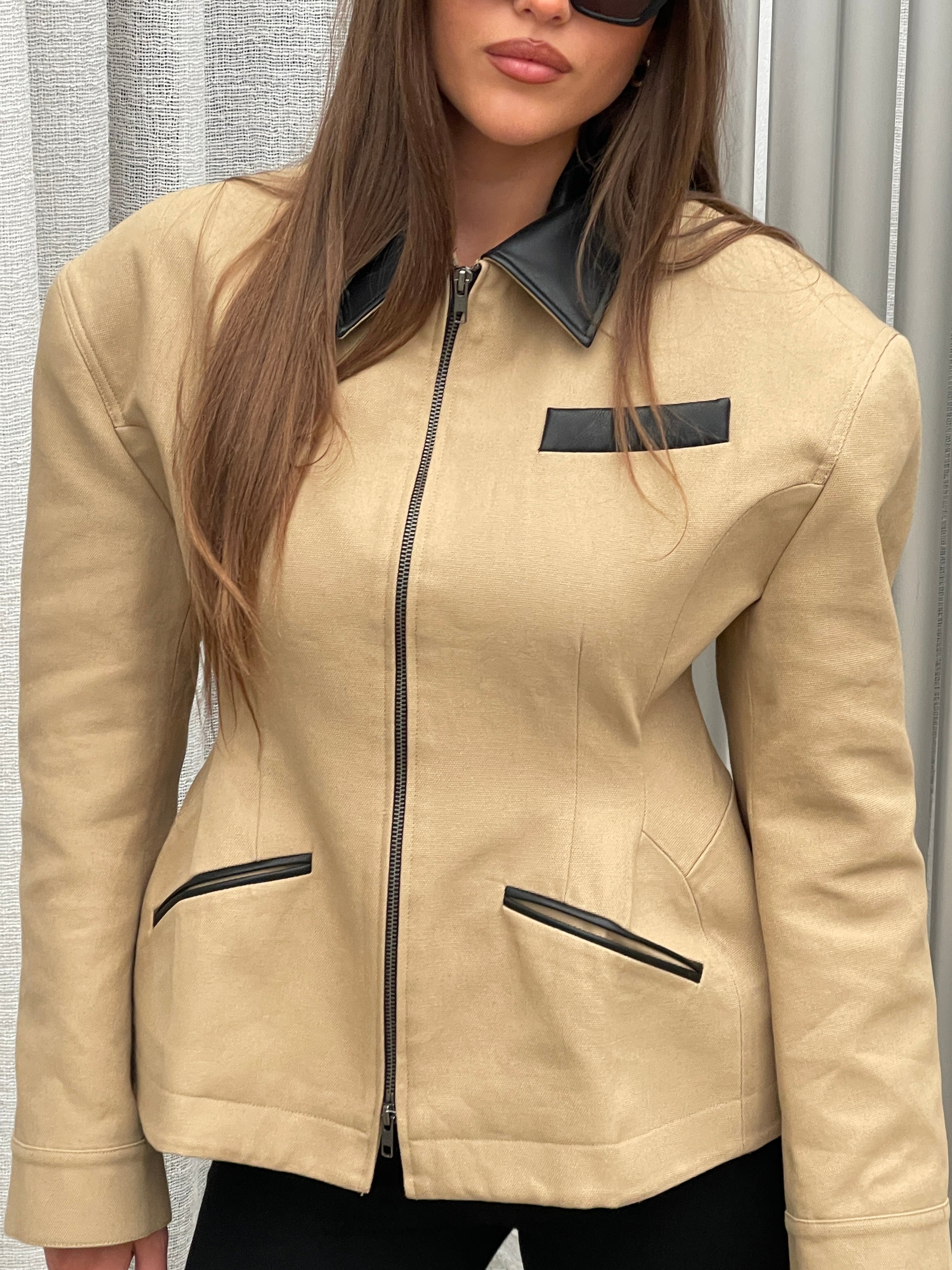 Contrast Collar Cinched Vest Camel