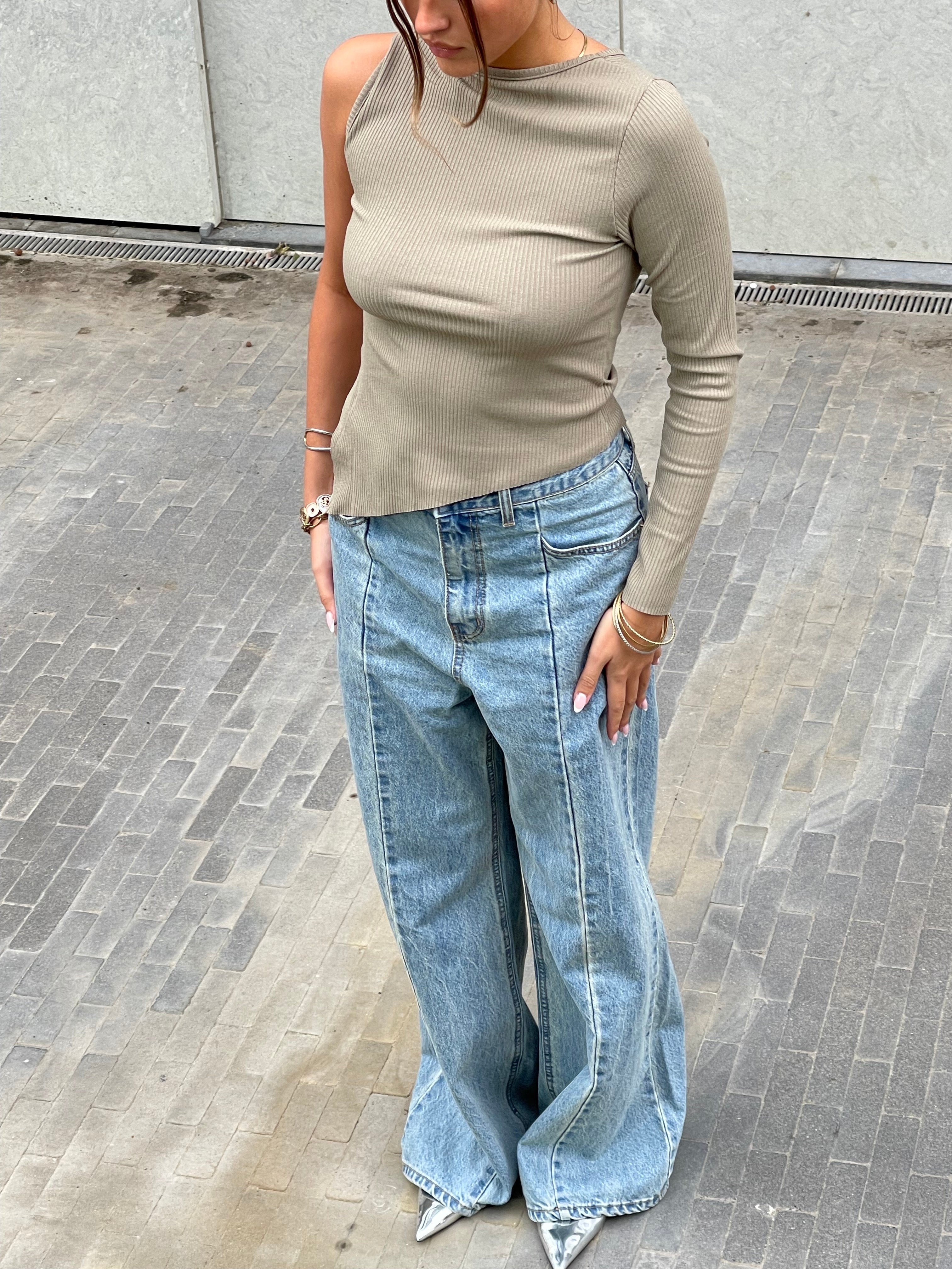 Jeans mit ausgestellten Nähten, hellblau