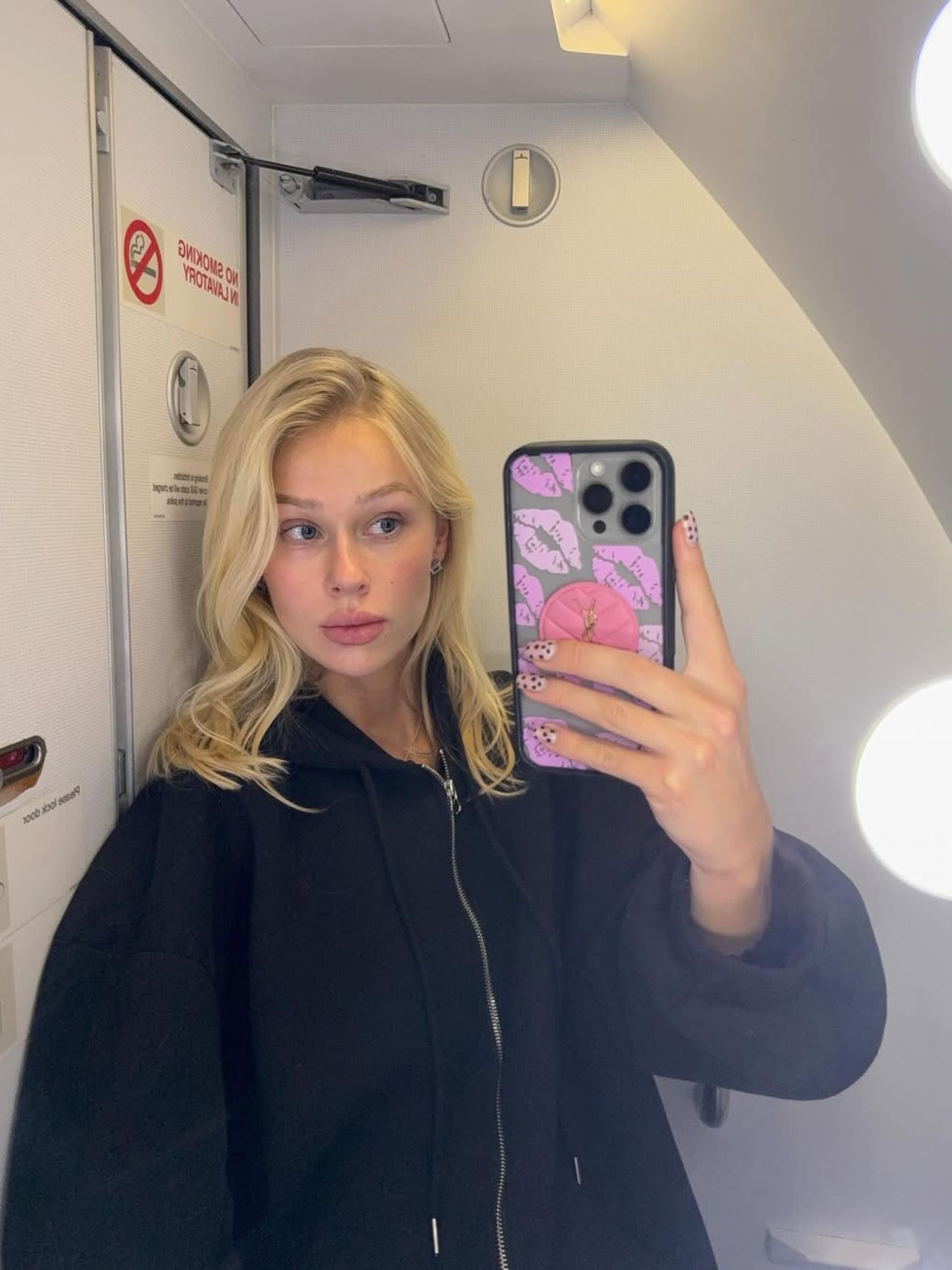 Schwarze Oversize-Kapuzenweste