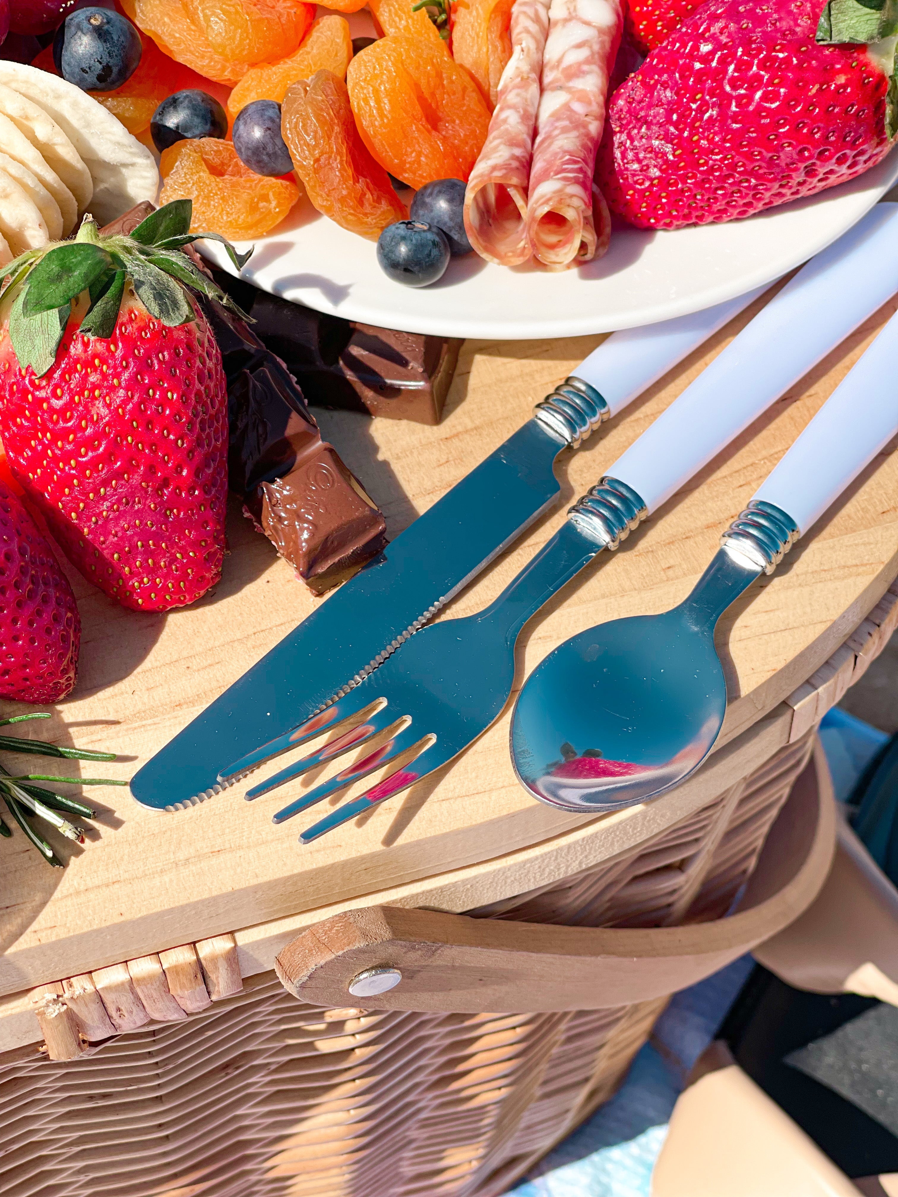 Hand Made Deluxe Oval Picnic Basket With Bonus 15pce Utensil Kit