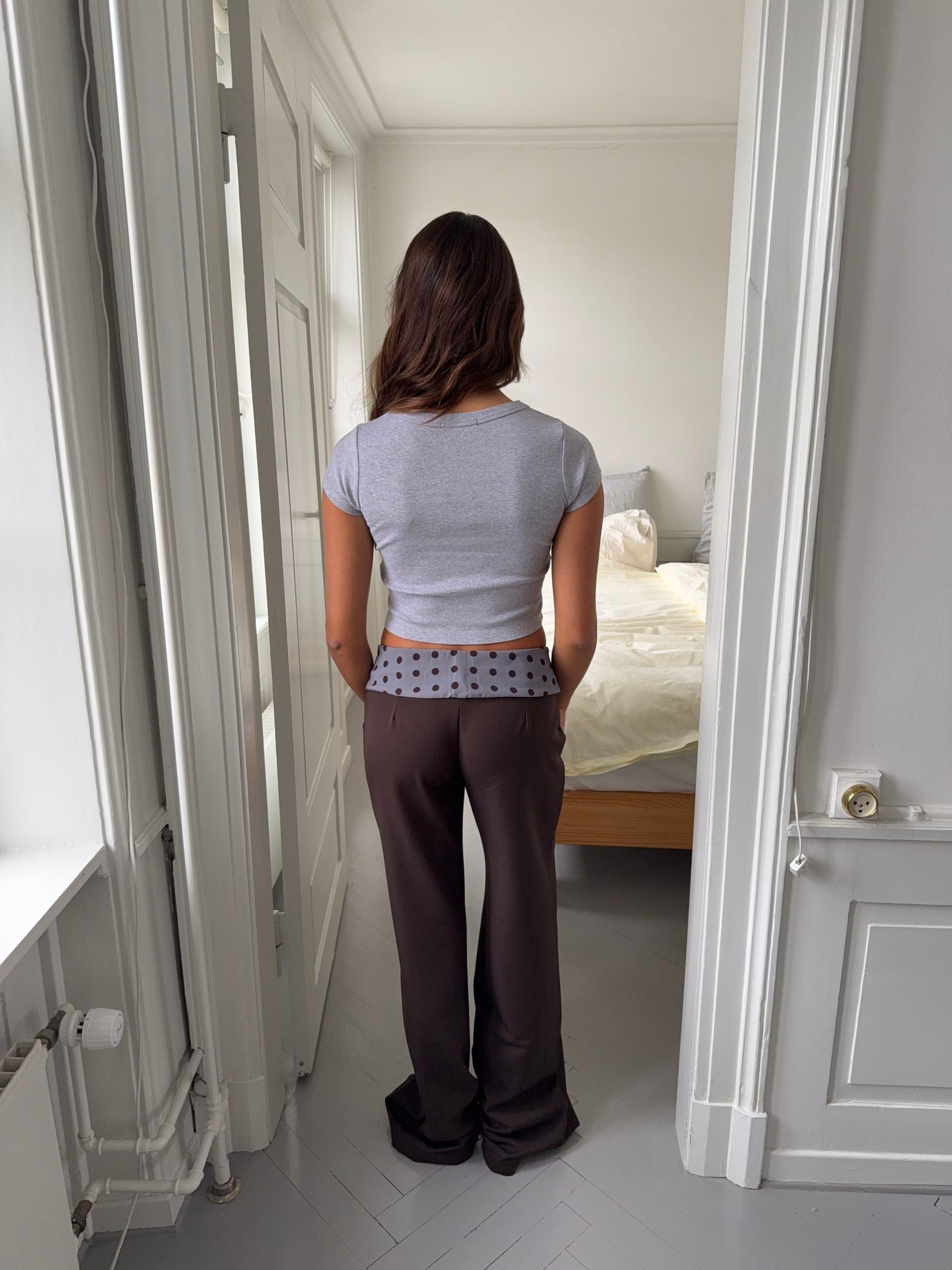 Calsia suit pants with polka dotted trim – Brown/blue